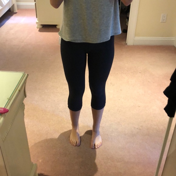 Cropped lululemon leggings - Picture 3 of 4